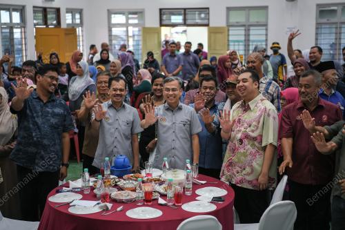 FAHMI FADZIL