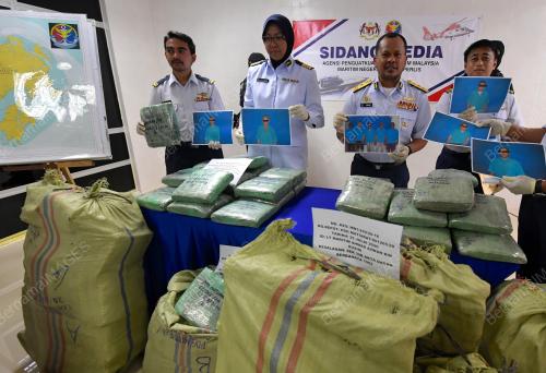 LAKSAMANA PERTAMA MARITIM MOHD ZAWAWI ABDULLAH