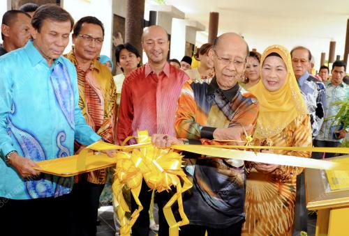 LGK01_27112013_AGONG_RASMI