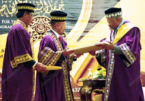 TUANKU ABDUL HALIM MU'ADZAM SHAH