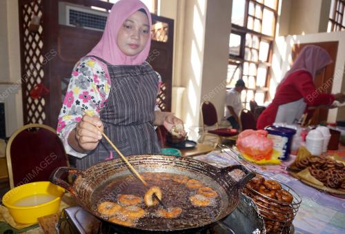 LGK02_03022019_KUIH_TRADISIONAL