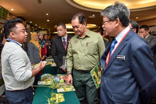 DATUK ZAINAL AZMAN ABU SEMAN