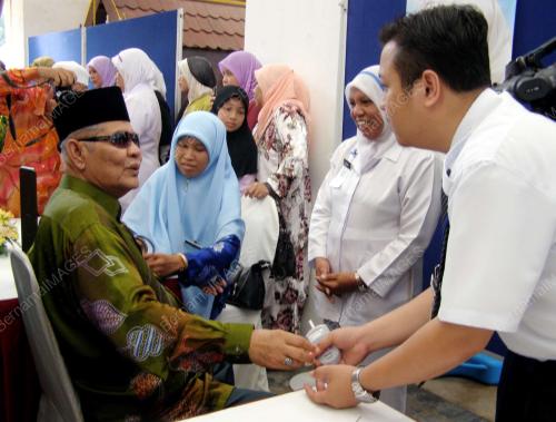 AZIZAN ABDUL RAZAK