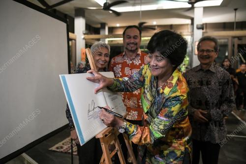 TAN SRI TUNKU PUTERI INTAN SHAFINAZ