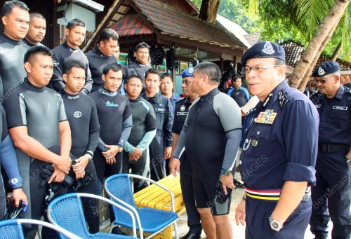 PROGRAM PEMBERSIHAN DASAR LAUT