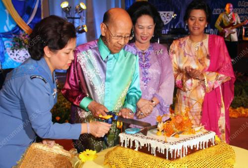 SULTAN KEDAH TUANKU ABDUL HALIM MUAADZAM SHAH