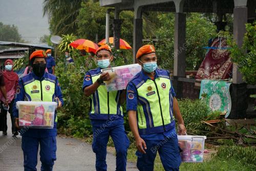 RIBUT KAMPUNG YOOI