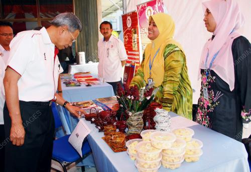 LGK02_10022012_MELAWAT_1