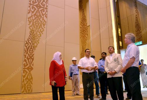 LGK02_10022015_MENINJAU_PERSI