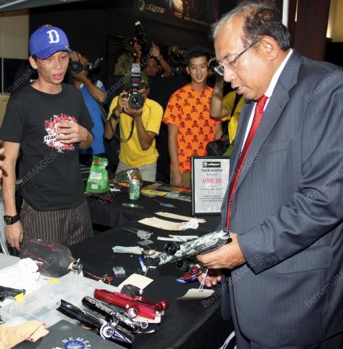 DATUK SERI MAHADZIR KHALID