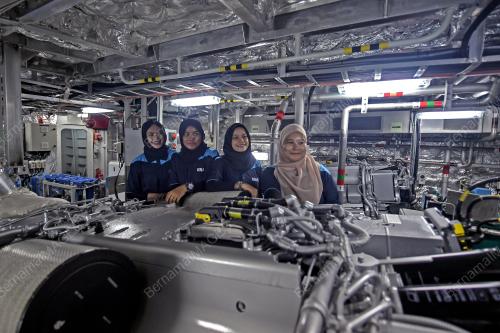 JURUKIMPAL KAPAL WANITA