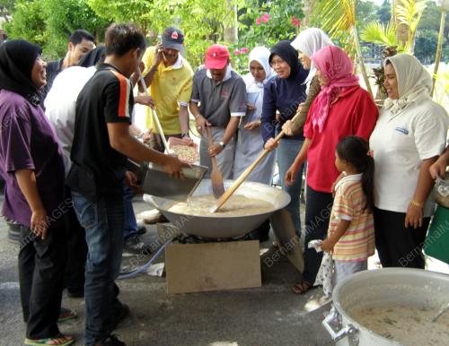 BUBUR ASYURA DAN LAMBUK