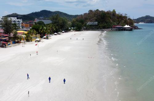 PANTAI CHENANG