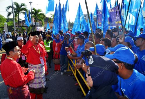 LGK02_20042013_PENYOKONG_BN