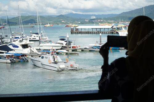 BOT PERONDA PESISIR PANTAI TENTERA LAUT NIGERIA