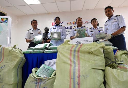 LAKSAMANA PERTAMA MARITIM MOHD ZAWAWI ABDULLAH