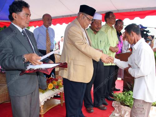 DATUK SERI AZIZAN RAZAK