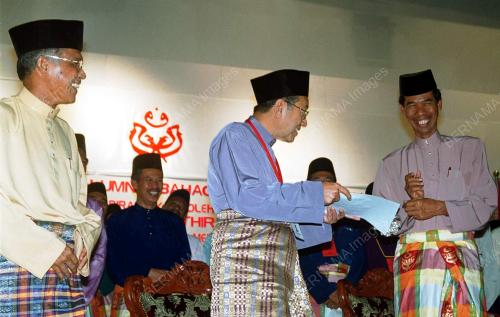 MAHATHIR MOHAMAD