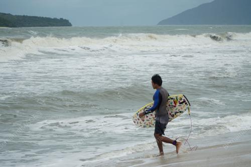 PERALIHAN MONSUN PANTAI TENGAH