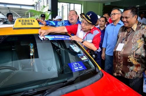 LGK03_13042013_PELEKAT_KERETA
