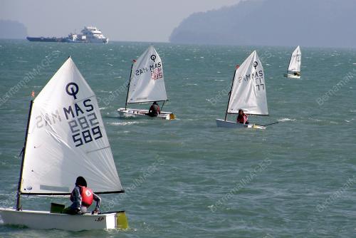PERAHU LAYAR