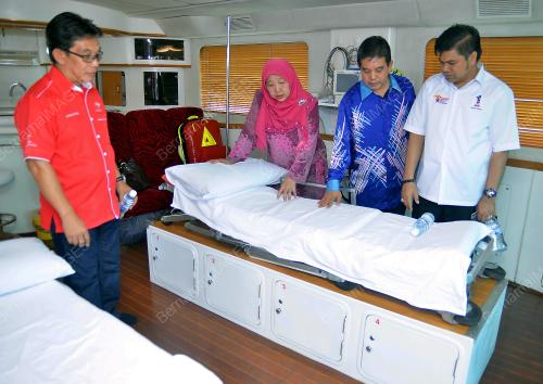 LGK03_17022014_MELAWAT_AMBULA