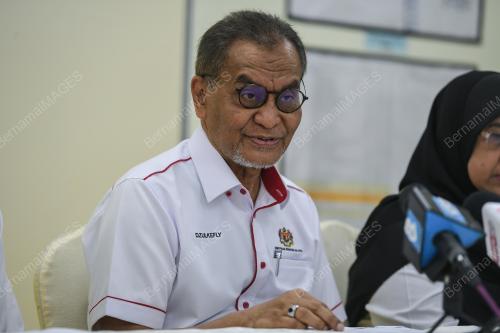 DATUK SERI DR DZULKEFLY AHMAD