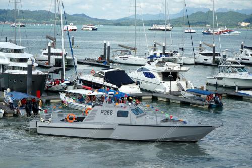 BOT PERONDA PESISIR PANTAI TENTERA LAUT NIGERIA
