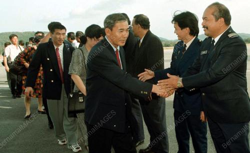 PASUKAN MENEMBAK TIBA