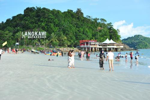 PANTAI CHENANG