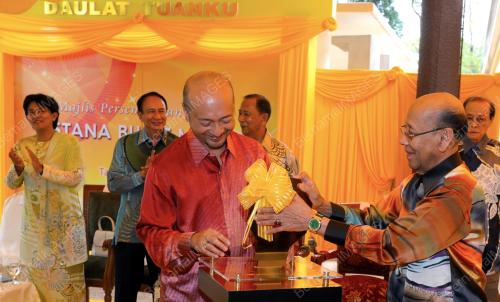 LGK03_27112013_AGONG_KUNCI