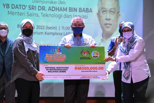 DATUK SERI DR ADHAM BABA