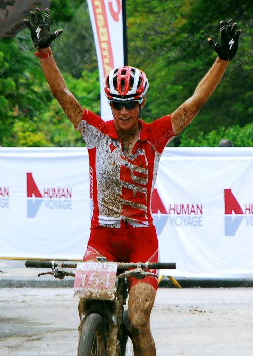 LGK04_16102012_JUARA_WANITA