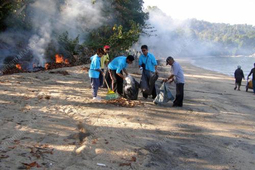 PANTAI PASIR HITAM