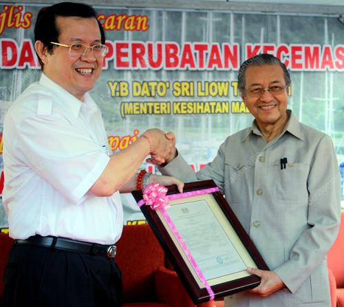 DR MAHATHIR MOHAMAD