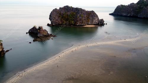 SAND BAR WALK 2020