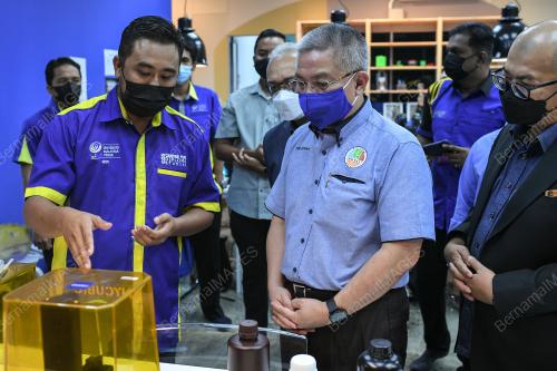 DATUK SERI DR ADHAM BABA