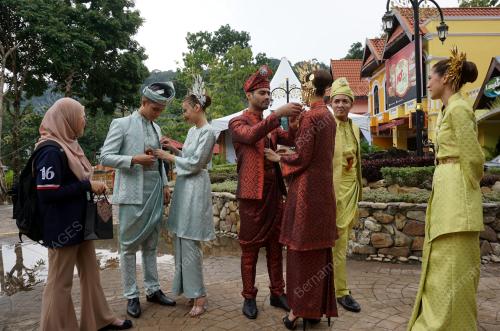 LGK06_13092019_BUSANA_TRADISIONAL