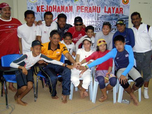 KEJOHANAN PERAHU LAYAR