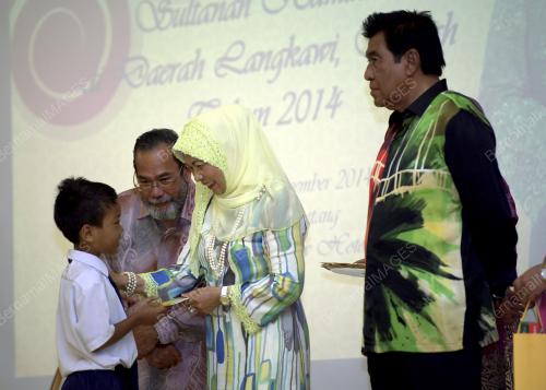 LGK06_16112014_PERMAISURI_AGONG