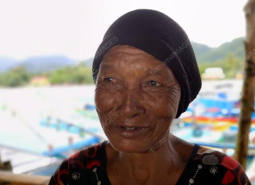 LGK06_16112018_NELAYAN_WANITA_TUA