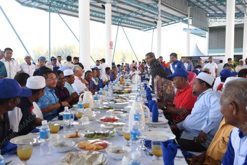 LGK06_17022018_NELAYAN_BN201802159107