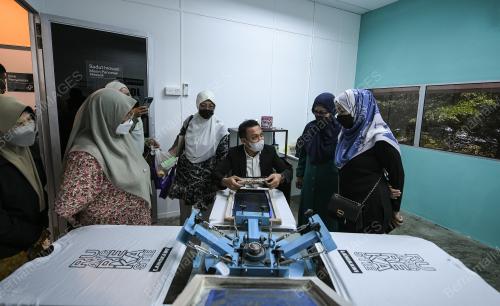 DATUK SERI DR ADHAM BABA