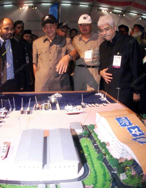 DR MAHATHIR MOHAMAD