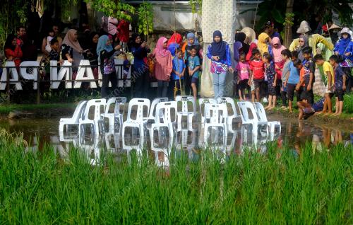 PERMAINAN 'MUSICAL CHAIRS'