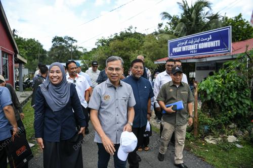 FAHMI FADZIL