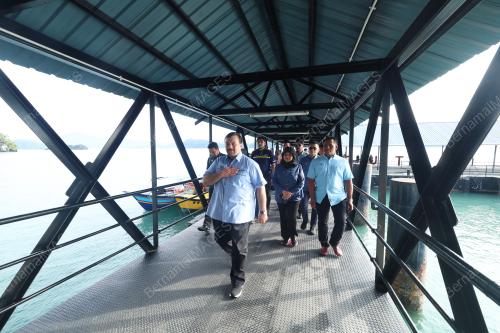 DATUK SERI AMIR HAMZAH AZIZAN