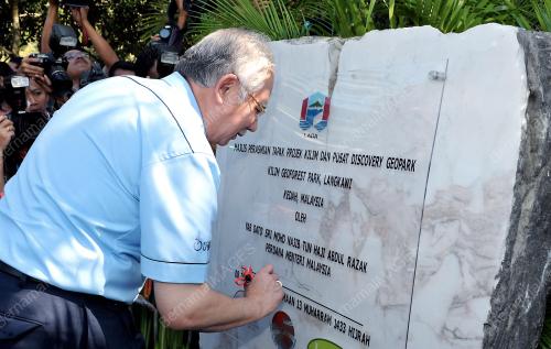 DATUK SERI NAJIB TUN RAZAK