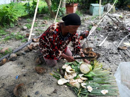 LGK10_16112018_NELAYAN_WANITA_TUA