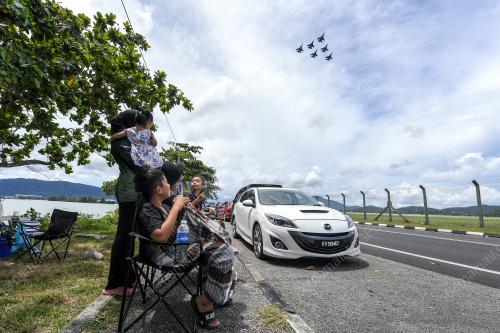 PAMERAN ANTARABANGSA MARITIM DAN AEROANGKASA LANGKAWI 2025